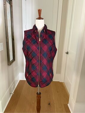 Crown & Ivy Burgundy & Navy Plaid Puffer Vest Medium